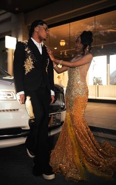 @iiamjaah._ Black And Gold Tuxedo Prom, Black And Gold Prom Couple, Brown Prom Suit, Gold Prom Suit, Baddie Prom