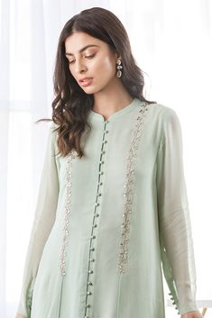 Mint Green Indian Outfit, Green Indian Outfit, Kameez Ideas, Frill Dupatta, African Embroidery, Embroidery Kurta, Asymmetric Shirt, Neck Lines, Mint Top