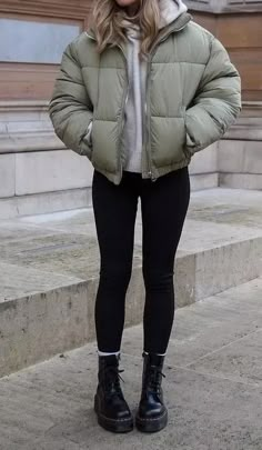 25+ Super Stylish Fall Outfits for Women 2024 - HubPages Mode Zara, Stylish Fall Outfits, Winter Fashion Outfits Casual, Cold Outfits, Legging Outfits, Cold Weather Outfits, Mode Inspo, Casual Winter Outfits, 가을 패션