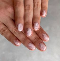 Neutral Nail Patterns, Simple Nails Round Short, Subtle Fun Nails, Shirt Spring Nails, Neutral But Fun Nails, Short Nail Designs Neutral, Minimalist Manicure Short Nails, Cute Nails Short Simple, Nails Neutral Design