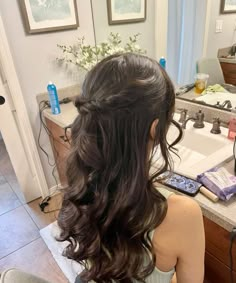 Hairstyle For Homecoming Long Hair, Fancy Hair Down Hairstyles, Prom Updo Half Up Half Down, Homecoming Hair Brunette, Hairstyle Prom Long Hair, Hocoming Hair Ideas Down, Bridemaids Hairstyles For Long Hair Curls Half Up Half Down, Hoco 2024 Hair, Hoco Hairstyles Mid Length Hair