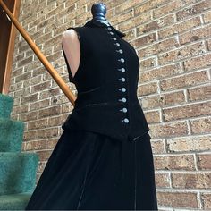 Vtg 80s 90s Nwt Velvet Velour Black Whimsygoth Vest And Skirt Set Good Condition Size 8 Brand Is J. Mclaughlin Measurements Flat: Vest- Bust 17 Inches Length 21 Inches Skirt- Waist 13 Inches Length 37 Inches 90 Velvet Dress, 90‘s Dress, Black Velevet Dresses, Velvet Skirt Jacket, Westworld Dresses, Velor Dresses, 80s Vest Outfits, 1993 Dresses, 80s New Wave Fashion