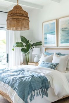 Bedroom Coastal Boho, Hawaii Guest Room, Florida Bedroom Decor, Bedroom Ideas Beachy Boho, Light Bright Bedroom Ideas, Cheerful Bedroom Ideas, Bright Coastal Bedroom, Window Bed Ideas, Beachy Bedrooms Coastal Chic