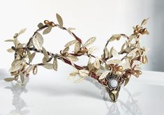 gold  leaves headband inspired in a winter queen of the forest . The bronze deer piece gives the jewel touch in this fairy handmade crown . We desing each of our pieces and put the love in every little detail , the base is high quality rustic wire made in USA , you crown will stay perfect forever . This tiara is perfect for different brides and elves outfits , we can custom the crown with different color berries and leaves buying some of our pieces are supporting a small women bussiness who are Queen Of The Forest, Woodland Tiara, Gold Leaf Headband, Winter Queen, Handmade Crown, Golden Deer, Handmade Tiaras, Leaves Headband, Elf Clothes