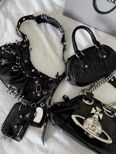 Vivienne Westwood Bags, Dr Shoes, Fancy Bags, Pretty Bags, Mode Inspo, Grunge Style, Cute Bags, Mode Inspiration, Fashion Killa