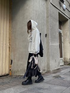 hoodie preppy long black skirt Oversized Hoodie Skirt Outfits, Hoodie Long Skirt Outfits, Long Skirt Hoodie Outfit, Hoodie And Long Skirt Outfit, Hoodie With Long Skirt, Long Skirt And Hoodie Outfit, Oversized Hoodie And Skirt Outfit, Hoodie Skirt Outfits, Hoodie And Skirt Outfits