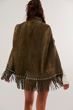 Just as effortless as it is essential, this goes-with-anything, exclusively designed cape is featured in a drapey, relaxed fit and luxe suede fabrication with classic embroidery at front, stud detailing throughout, and fringe trim at hems for an added dimensional touch. **Features:** Relaxed fit, open-front style, fringe trim, drapey slit-adorned sleeves, defined shoulders **Why We ❤ It:** Sure to be a staple in your weekly wardrobe rotation from season to season, this forever classic cape is th Fringe Cape, Fringe Clothing, Boho Street Style, Classic Embroidery, Fringe Coats, Vintage Western Wear, Ski Club