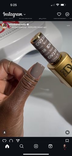 Fall Nails Simple Short Square, Short Light Brown Nails, Fall Nails Short Nails, Fall Short Nail Colors, Short Squoval Nails Fall, Fall Basic Nails, Dnd Fall Colors, Tan Fall Nails, Solid Color Fall Nails