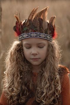 Headpiece Ideas, Indian Dress Up, Native American Headdress, Feather Headpiece, Party Photoshoot, Diy Crown, Indian Headdress, Indian Photoshoot, Boho Feathers