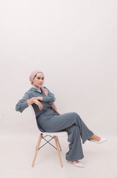 Foto Formal Kerja, Inspirasi Foto Studio, Clothing Social Media, Self Studio, Vogue Photoshoot