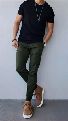 Casual Office Men Outfit, Men’s Spring Outfits, Chino Pants Men Outfits, Green Pants Outfit, Mens Smart Casual Outfits, Smart Casual Menswear, Mens Business Casual Outfits, Pants Outfit Men, Classy Outfits Men