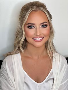 Fall Bridal Makeup For Blue Eyes, Wedding Shower Makeup Brides, Blonde Hair Blue Eye Bridal Makeup, Wedding Hairstyles Big Forehead, Wedding Makeup For Round Eyes, Natural Glam Bridal Makeup Hooded Eyes, Bride Makeup Green Eyes Blonde Hair, Glam Wedding Makeup Green Eyes