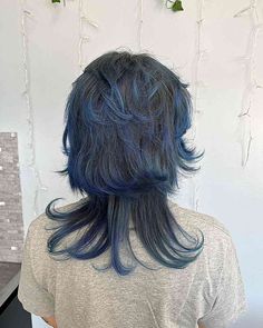 25 Unique Jellyfish Haircuts Taking Over The Hair World Wolf Jellyfish Haircut, Purple Jellyfish Haircut, Short Jellyfish Hair Curly, Long Jellyfish Hair, Blue Jellyfish Haircut, Blended Jellyfish Haircut, Curly Jellyfish Hair, Jellyfish Haircut 360, Jellyfish Cut Curly Hair