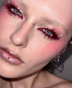 Out There Makeup Looks, Fun Glitter Makeup, Fun Makeup Halloween Costumes, Holographic Glitter Makeup, Weird Eyeshadow Looks, Manic Pixie Dream Girl Makeup, Maximalist Eye Makeup, Gem Stone Makeup, 90s Rave Makeup