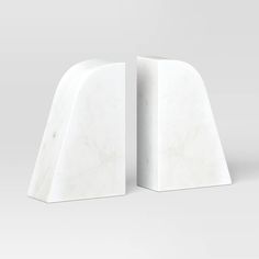 Marble Bookends, Wood Bookends, Decorative Bookends, Coastal Interiors Design, Light Colored Wood, Modern Farmhouse Design, White Books, Book Ends, Decorating Shelves