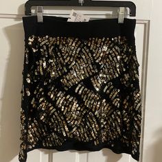 Party Ready Sequins In Gold And Silver On Black Stretch Mini With Wrap Style Front Size L Zara Black Party Skirt, Zara Black Mini Skirt For Party, Zara Black Skirt For Party, Zara White Dress, Knotted Skirt, Black Sequin Skirt, Belted Mini Skirt, Velvet Mini Skirt, Ruffle Mini Skirt