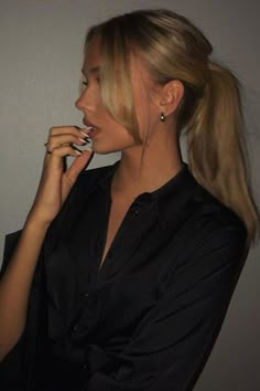 Bun Hairstyle Aesthetic, Modele Fitness, Blonde Hair Looks, Long Hair With Bangs, Happy Healthy, Homecoming Hairstyles