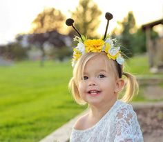 These adorable headbands are handcrafted with high quality flowers in yellow and white (bumble bee) or red, white and black (lady bug). Set on a black U shaped headband with black fuzzy antenna's. Perfect for parties and for ages 1 and up! (will fit tighter on adults) Have a special request? I specialize in floral accessories and decor so check out the rest of my shop and other hair bows! I can make floral accessories and decor for anyone! Great for new born and baby photos, brides and bridesmai Diy Floral Headpiece, Bumble Bee Headband, Bee Headband, White Pink Flowers, Floral Headpiece Wedding, Tieback Headbands, Flower Crown Bridesmaid, Bridal Floral Headpiece, Bee Flower