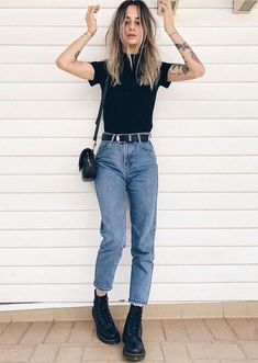 Street Style Vintage, Street Style Photography, Photography Shirts, Doc Martens Outfit, Closet Tour, Mom Jeans Outfit, 90's Fashion, Outfit Jeans, Cooler Look