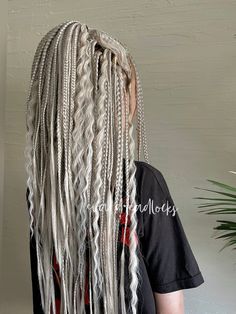 Braids Burning Man, Braid In Extensions Tutorials, Dark Blonde Hair Extensions, Older Woman Dreadlocks, Half Dreaded Hair, Synthetic Dreads Hairstyles, Dreads And Braids, Fake Dreadlocks, Rave Braids