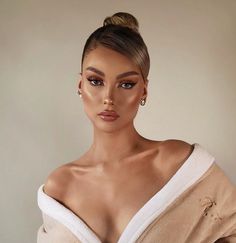 Sleek Hair Middle Part, Wet Look Updo, Wetlook Hairstyle, Wetlook Hair, Aesthetic Instagram Feed, Aesthetic Gifts, Classy Hairstyles, Money Success, Money Wealth