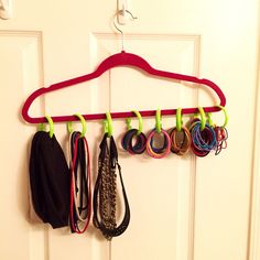 Easy way to organize hair scrunchies & headbands.... Fabric hanger & $1 store shower curtain hooks!!!! P.S; I keep mines inside the closet door, the hooks do slide. Diy Shower Curtain Hooks, Headband Storage Ideas, Diy Hair Accessories Organizer, Scrunchie Storage, Headbands Fabric, Headband Storage, Fabric Hanger, Diy Hooks, Hair Accessories Storage