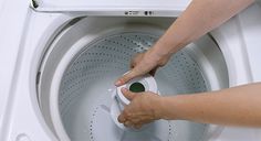 Clean A Washing Machine, Washing Machine Smell, Clean Your Washing Machine, Washer Cleaner, Washing Machine Cleaner, Diy Cleaning Solution, Washing Soda, Cleaning Tablets