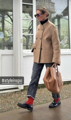 Red Socks Outfit Street Styles, Jane Birkin Style Inspiration, Paris Street Style 2024 Fall, Old Preppy Style, Scandinavian Business Casual, Over 60 Casual Outfits, Winter Sunday Outfit, Moda Over 40, French Style Fashion