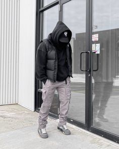 Hypebeast Mens Outfits, Grey And Black Outfits Men, Men’s Winter Fashion Street Wear, Black Mens Winter Outfits, Mens Winter Streetwear Outfits, Cold Streetwear Outfits Men, Nice Outfits For Men Street Styles, Fall Outfits Men Casual, Black Mens Fashion Streetwear