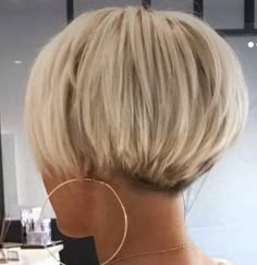 Short Bob Long Pixie, Really Short Bob, Bob Haircut Ideas, Chic Short Hair, Messy Pixie Cuts, Short Hair Trends, Messy Short Hair