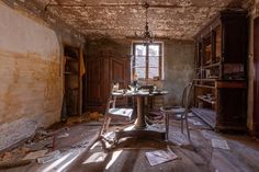 In this old farmhouse, the small dining room with a low ceiling houses this amazing scene of a table set in the middle of a falling décor. Amid dust, the remains of newspapers, cobwebs and decrepit paint, dinner may take a long time to be served! Poster on glossy laminated paper, HD printing Photograph by Renaud BERTELS: www.facebook.com/lemondederendar // www.instagram.com/monderendar (@monderendar) Want a photo on another medium (Canvas, Dibond, Plexi)? Do not hesitate to contact me directly t American House Interior, Old Dining Room, Operating Table, Abandoned Farm, Small Dining Room, House Dining Room, The Last Supper, American House, Pretty Landscapes