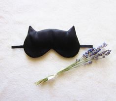 Cat Eye Mask, Lavender Aromatherapy, Luxury Cat, Lavender Buds, French Lavender, Cat Sleeping, Makeup Reviews, Lavender Flowers, Sleep Mask