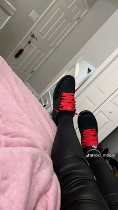 Fye Outfits, Travis Scott Jordan 1, Mall Outfit, Fall Sneakers, Pretty Shoes Sneakers, Fly Outfit, Winter Fit