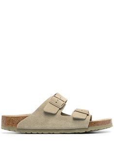 Faded khaki leather Arizona leather sandals from BIRKENSTOCK featuring open toe, side buckle fastening, branded insole and flat sole. Birkenstock Green, Two Strap Sandals, Bag Women Fashion, Buckle Sandals, Beauty Clothes, Birkenstock Arizona, Suede Sandals, Birkenstock Shoes, Outdoor Outfit