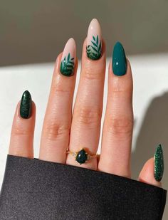 Looking for chic forest green nails ideas? You’ll love these dark green nails designs with forest green as the star! There’s acrylic nails in all shapes like coffin, almond, square, and short, along with ideas for from, summer, fall, and even Christmas. Choose from simple matte nails, or classy dark green nails with gold, and so much more! Photo Cred: @jark.nails, @nolas.nails, @heluviee, @gossipandgloss, @mydumbnails, @bluecloudspa, @nailsbypaulin @nailsbyzuziap Forest Green Nails, Matte Green Nails, Gradient Nail Design, Dark Green Nails, Watermelon Nails, Fourth Of July Nails, Green Nail Designs, Green Nail Polish, Vibrant Nails