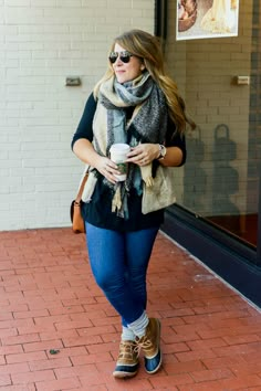 Navy Duck Boots Outfit, Duck Boots Outfit Plus Size, Short Duck Boots Outfit, Duck Shoes Outfit, Boots Outfit Rainy Day, Duck Boots Outfit Rainy Day, Sperry Duck Boots Outfit