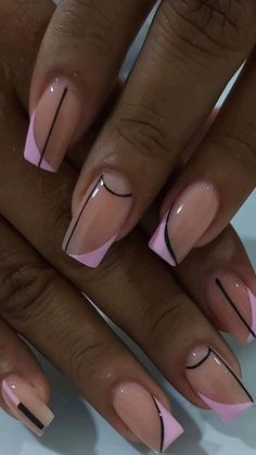 Nail Designs African American Hands, Straight Square Nails Short, Gel X Nail Designs Valentines Day, Edgy Natural Nails, Round Square Nail Designs, Simple Edgy Nails Square, Short Square Nail Art Designs, Short Acrylic Nails For Work, Nude And Red Acrylic Nails