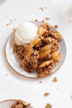 an apple crisp with ice cream on a plate