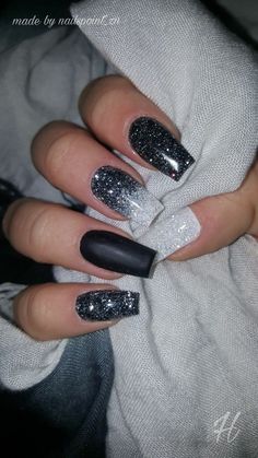 Black And White Nail, Black Ombre Nails, Black Nails With Glitter, White Glitter Nails, New Nails, Pola Kristik, Party Nails, White Nail