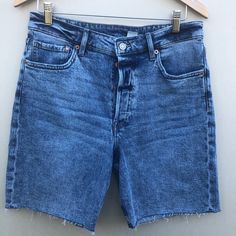 Nwot H&M Denim Blue Bermuda Shorts Size 12. These Shorts Were Never Worn And Are In Excellent Condition. Please Refer To Photos For Further Details. Waist 16 Inches, Inseam 8 Inches, Rise 12 Inches. Size 12 98% Cotton 2% Spandex Machine Wash Warm Smoke Free Home Buy With Confidence!!! #7 High Rise Medium Wash Jean Shorts With Five Pockets, Medium Wash Jean Shorts With Five Pockets, High Rise Denim Jean Shorts With Five Pockets, Blue Jean Shorts With Five Pockets, Dark Wash Short Leg Jeans With Frayed Hem, Dark Wash Short Length Jeans With Five Pockets, Short Length Medium Wash Jeans With Five Pockets, Medium Wash Short Length Denim Jeans, Short Length Medium Wash Denim Jeans