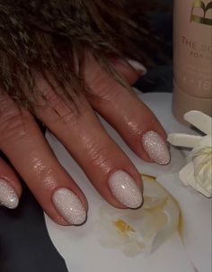 New Years Nails Solid Color, Short Sparkly Almond Nails, White Glittery Christmas Nails, Silver Sparkle Ombre Nails, Christmas Nails Sparkly Silver Glitter, Minimal Sparkle Nails, Snow Glitter Nails, Biab Nails Inspiration Christmas, Off White Glitter Nails