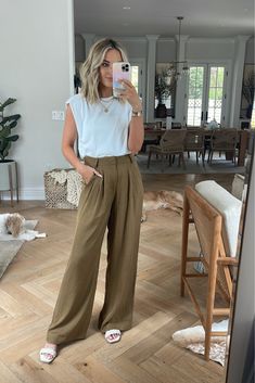 Wide Leg Pants And Duster Outfit, Wide Leg Pants And Flats Outfit, Wide Leg High Waisted Trousers, Wide High Waist Pants Outfit, Women’s Wide Leg Trousers, Teacher Trouser Outfit, Wide Leg Linen Trousers Outfit, Abercrombie Wide Leg Pants, High Waisted Work Pants Outfit