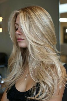 Very Blonde Hair With Dark Roots, Soft Short Hairstyles, Bombshell Blonde Hair, California Highlights Hair, Blonde Long Hair With Layers, Blonde Hair Highlights Ideas, Blond Hair Highlights, Solid Blonde Hair, Blond Hair Girl