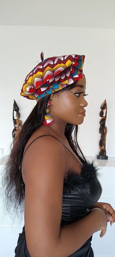 Let yourself be seduced by this beret sewn from wax fabric / loincloth. It will add a colorful touch Chic and elegant to your outfit. If you want this model, in a different color, do not hesitate to contact me because I have many fabrics. African Hat, Beret Style, African Hats, Traditional African Clothing, African Accessories, African Fashion Ankara, Mode Abaya, Wax Fabric, African Fashion Women Clothing