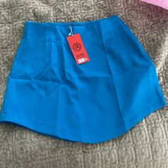 From A Boutique Em Brazil, Never Worn Blue Stretch Tennis Skirt With Pockets, Stretch Blue Tennis Skirt With Pockets, Blue High-waisted Stretch Tennis Skirt, Stretch Blue Mini Skirt With Pockets, Blue Stretch Mini Skirt With Pockets, Blue Mini Skirt With Pockets, Casual Blue Skort With Pockets, Fitted Blue Short Skort, Blue High Waist Skort With Pockets