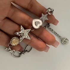 Add a touch of charm to your look with this silver bracelet featuring star, heart, and flower accents. Made from high-quality materials, this trendy accessory is perfect for casual or special occasions ✨ Fairy Love, Bracelet Y2k, Korean Fashion Cute, Punk Love, Aesthetic Heart, Scene Accessories, Y2k Jewelry, Bracelets Design, Fairy Jewelry