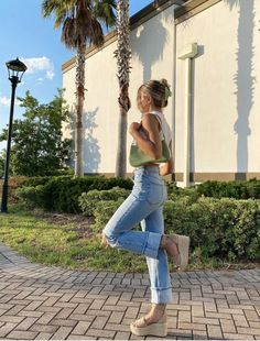 Wedge Heel Sandals Outfit, Jeans With Heels Outfits Summer, Sandal Platform Outfit, Cute Wedge Sandals, Wedge Heels Outfit Jeans, Casual Sandals Outfit, Cute Outfits With Wedges, Wedge Sandals Outfit Jeans, Espadrilles Sandals Outfit