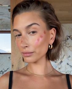 Streicher Hair, Make Up Inspo, Vogue Beauty, Glowy Makeup, Hailey Bieber, Pretty Makeup, Beauty Secrets, Makeup Inspo, Skin Makeup