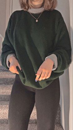 Comfortable Nice Outfits, Sweater And Turtleneck Outfit Layering, Sweater Turtleneck Outfit Layering, Minimalist Earthy Fashion, Crewneck Fall Outfit, Green Turtleneck Sweater Outfit, Cute Dark Green Outfits, Turtleneck And Leggings Outfit, Turtleneck Crewneck Outfit