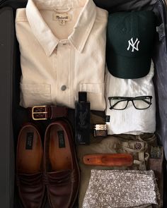 Another day of essentials 🍂 Collage Must Haves, What's In My Backpack, Everyday Bag Essentials, Fits Ideas, Guys Fashion, Mens Life, Music Tech, Bag Essentials, Tumblr Fashion